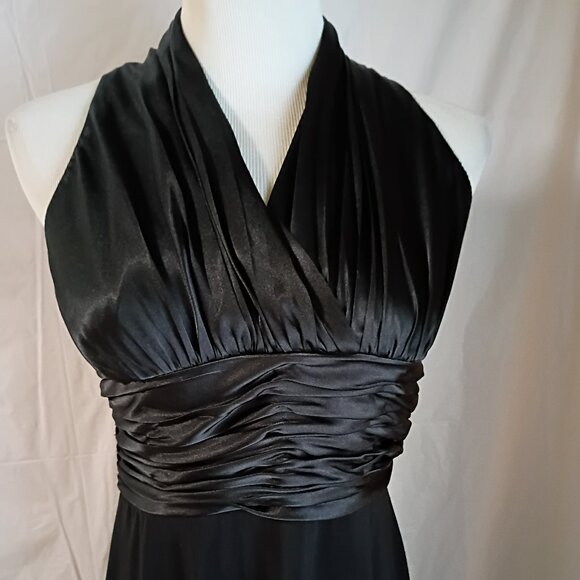 🎁🤶❤️ Beautiful Black Dress from Dillard's - Picture 7 of 15